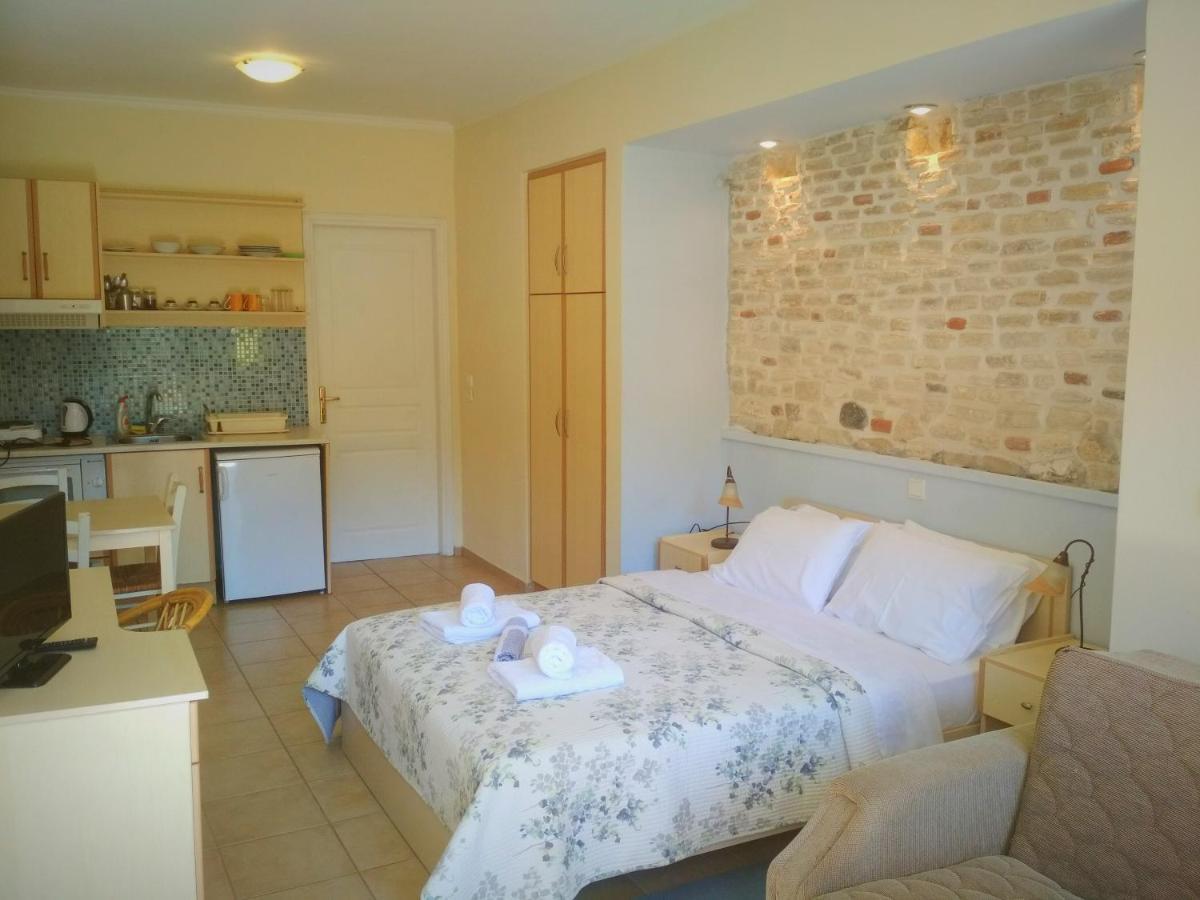 Límni Rent Rooms Alexiou מראה חיצוני תמונה